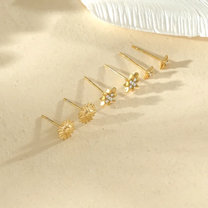 Au choix : boucles d'oreilles puces étoiles et soleils doré ou argenté 