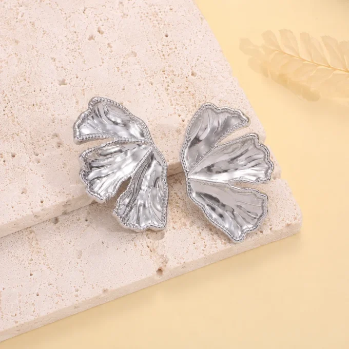 Boucles d'oreilles demi feuille martelées doré ou argenté 