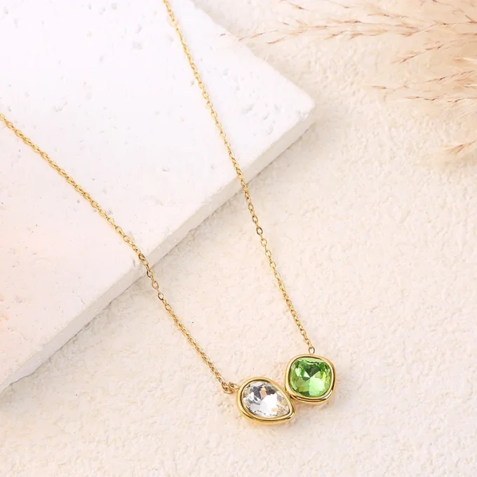 Collier chaîne dorée avec cristal